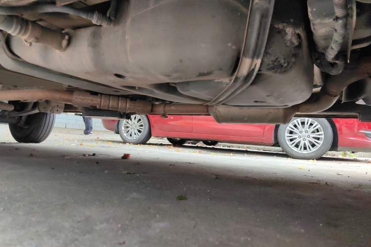 Used SAIC MAXUS Xintu V80 2021 2.0T Manual Classic Aoyuntong Long Wheelbase Mid-Roof 6/7/8/9-Seater Chassis Front Right