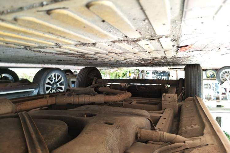 Used SAIC MAXUS Xintu V80 2021 2.0T Manual Classic Aoyuntong Short Wheelbase Mid-Roof 5/6-Seater Chassis Front Right