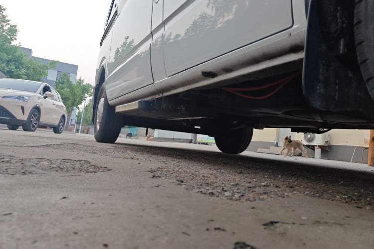Used SAIC MAXUS Xintu V80  Chassis Front Right