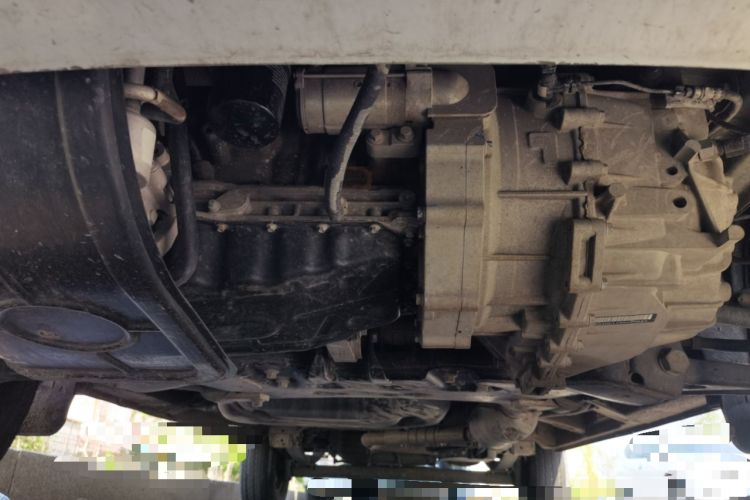 Used SAIC MAXUS Xintu V80 2021 2.0T Manual Classic Aoyuntong Short Wheelbase Mid-Roof 5/6-Seater Chassis Front