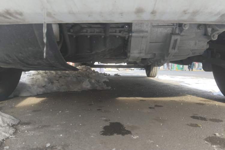 Used SAIC MAXUS Xintu V80 2021 2.0T PLUS AMT Aoyuntong Short-Wheelbase Mid-Roof 5/6-Seater Chassis Front