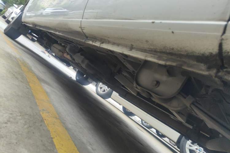 Used SAIC MAXUS Xintu V80 2021 2.0T Manual Classic Aoyuntong Long Wheelbase High-Roof 6/7/8/9-Seater Chassis Rear Left