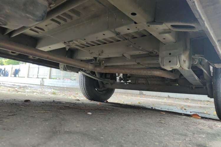 Used SAIC MAXUS Xintu V80 2021 2.0T Manual Classic Aoyuntong Long Wheelbase Mid-Roof 6/7/8/9-Seater Chassis Rear Left