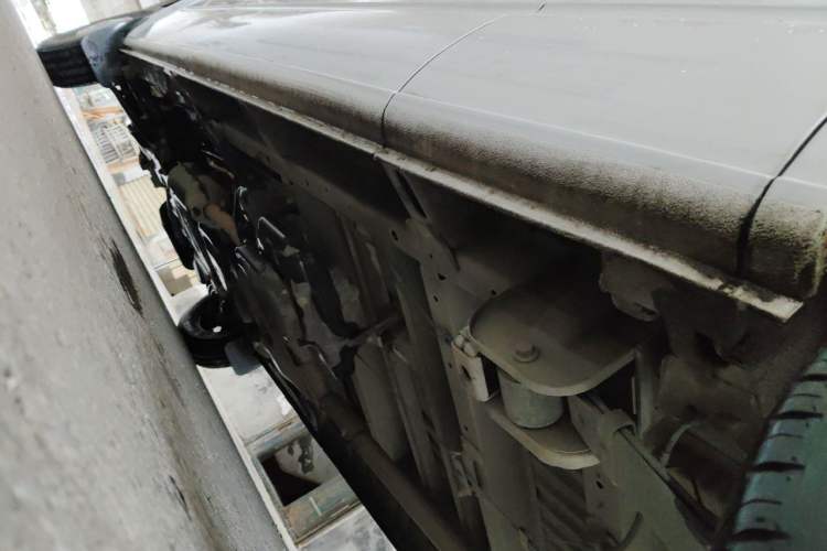 Used SAIC MAXUS Xintu V80 2021 2.0T Manual Classic Aoyuntong Long Wheelbase Mid-Roof 6/7/8/9-Seater Chassis Rear Left
