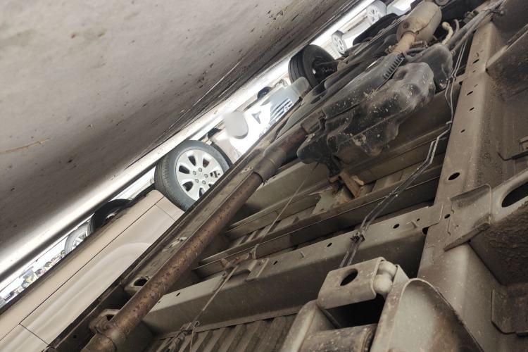 Used SAIC MAXUS Xintu V80 2021 2.0T Manual Classic Aoyuntong Long Wheelbase Mid-Roof 6/7/8/9-Seater Chassis Rear Left