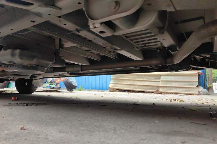 Used SAIC MAXUS Xintu V80 2021 2.0T Manual Classic Aoyuntong Long Wheelbase Mid-Roof 6/7/8/9-Seater Chassis Rear Left
