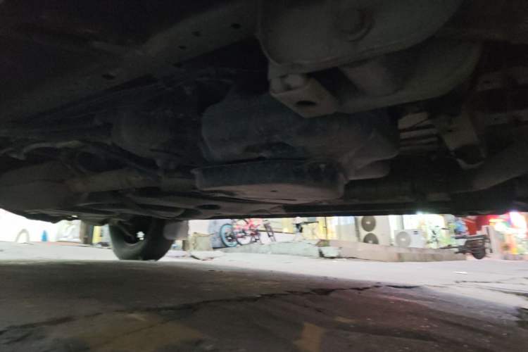Used SAIC MAXUS Xintu V80 2021 2.0T PLUS Manual All-Around King Short Wheelbase Mid-Roof Variant—5/6/7/8/9-Seater Chassis Rear Left