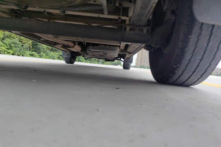 Used SAIC MAXUS Xintu V80  Chassis Rear Right
