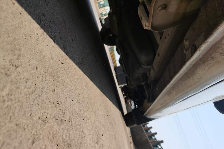 Used SAIC MAXUS Xintu V80 2021 2.0T Manual Classic Aoyuntong Short Wheelbase Ultra-Low Roof 5/6-Seater Chassis Rear Right