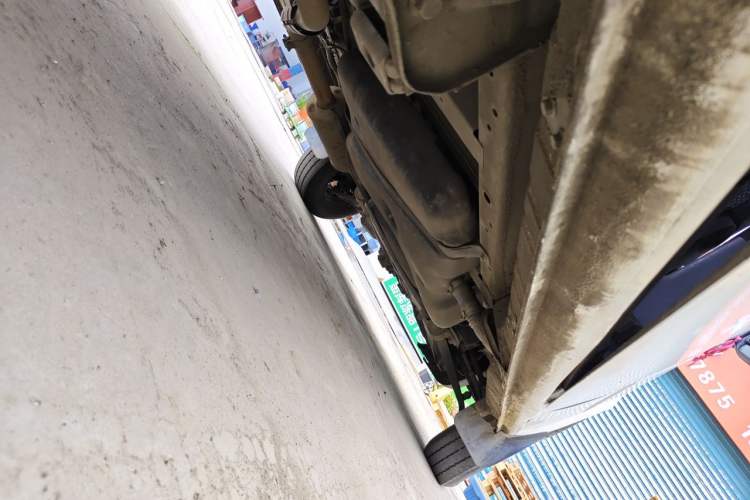 Used SAIC MAXUS Xintu V80 2021 2.0T Manual Classic Aoyuntong Short Wheelbase Mid-Roof 5/6-Seater Chassis Rear Right