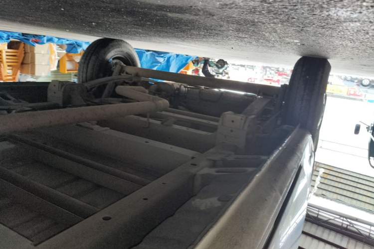Used SAIC MAXUS Xintu V80 2021 2.0T AMT Classic Aoyuntong Long Wheelbase Mid-Roof 6/7/8/9-Seater Chassis Rear Right