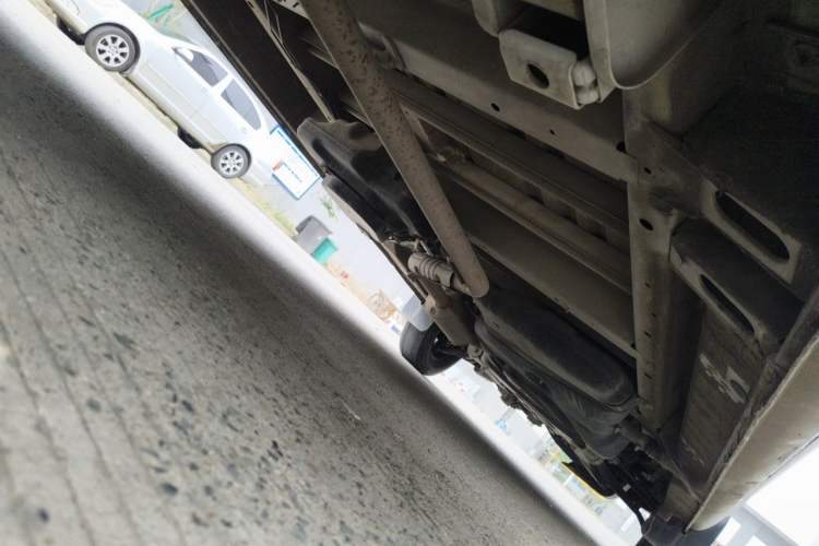 Used SAIC MAXUS Xintu V80 2021 2.0T Manual Classic Aoyuntong Long Wheelbase Mid-Roof 6/7/8/9-Seater Chassis Rear Right