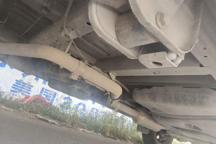 Used SAIC MAXUS Xintu V80 2021 2.0T Manual Classic Aoyuntong Short Wheelbase Mid-Roof 5/6-Seater Chassis Rear Right