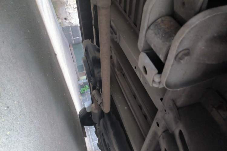 Used SAIC MAXUS Xintu V80 2021 2.0T Manual Classic Aoyuntong Long Wheelbase Mid-Roof 6/7/8/9-Seater Chassis Rear Right