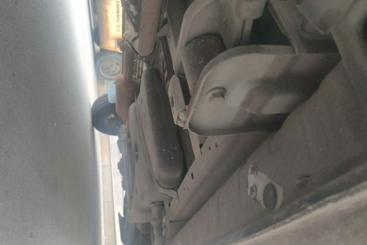 Used SAIC MAXUS Xintu V80 2021 2.0T PLUS Manual Aoyuntong Short Wheelbase Mid-Roof 5/6-Seater Chassis Rear Right