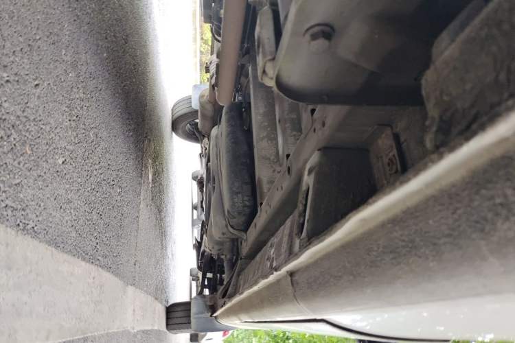 Used SAIC MAXUS Xintu V80 2021 2.0T Manual Classic Aoyuntong 139 PS Mid-axle Mid-roof 6/7/8/9-Seater Chassis Rear Right