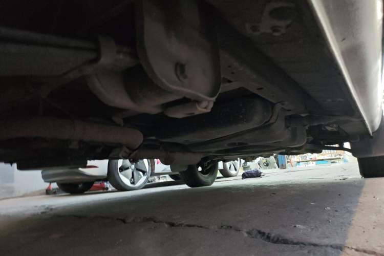 Used SAIC MAXUS Xintu V80 2021 2.0T PLUS Manual All-Around King Short Wheelbase Mid-Roof Variant—5/6/7/8/9-Seater Chassis Rear Right
