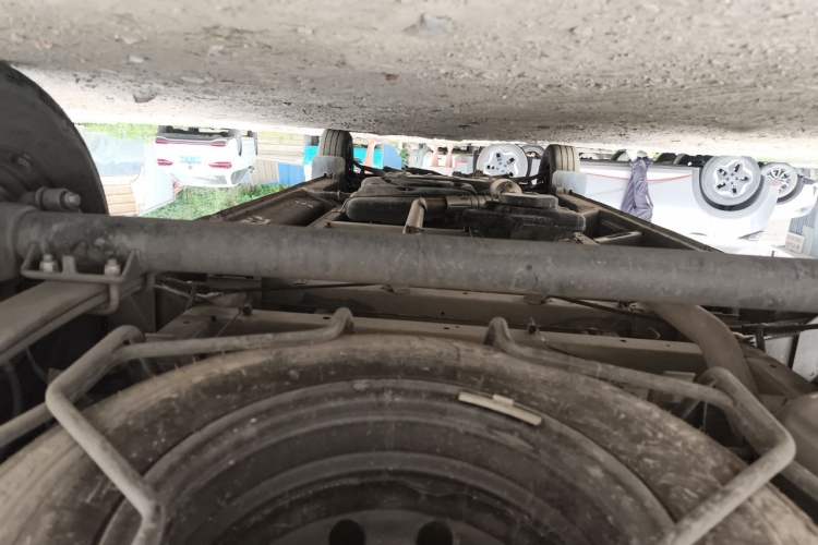 Used SAIC MAXUS Xintu V80 2021 2.0T Manual Classic Aoyuntong Long Wheelbase Mid-Roof 6/7/8/9-Seater Chassis Rear