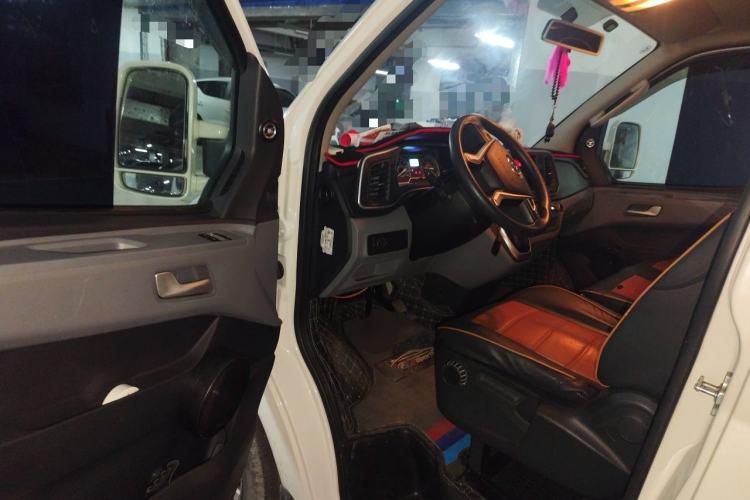 Used SAIC MAXUS Xintu V80 2021 2.0T AMT Classic Aoyuntong Short Wheelbase Ultra-Low Roof 5/6-Seater Driver Seat
