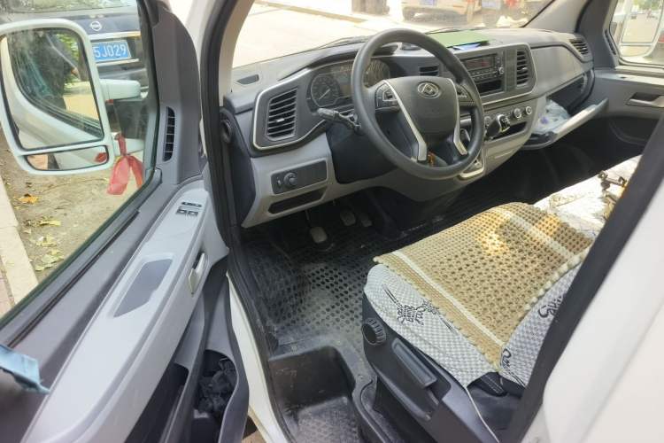 Used SAIC MAXUS Xintu V80 2021 2.0T PLUS Manual City Edition Short Wheelbase Ultra-Low Roof 5/6 Seats Driver Seat
