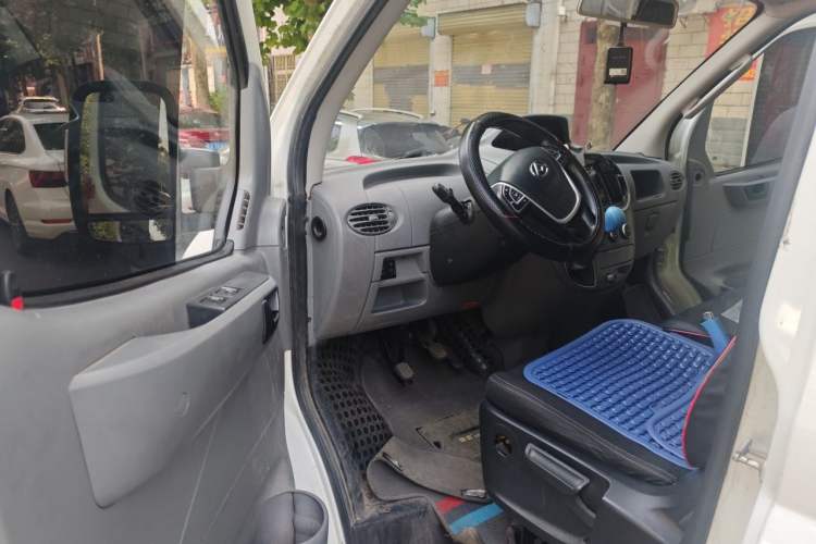 Used SAIC MAXUS Xintu V80 2021 2.0T Manual Classic Aoyuntong Long Wheelbase Mid-Roof 6/7/8/9-Seater Driver Seat