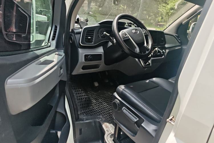 Used SAIC MAXUS Xintu V80 2021 2.0T Manual Classic Aoyuntong Short Wheelbase Ultra-Low Roof 5/6-Seater Driver Seat