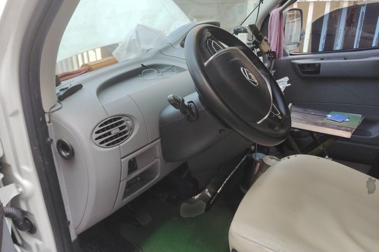 Used SAIC MAXUS Xintu V80 2021 2.0T PLUS Manual All-Around King Short Wheelbase Mid-Roof Variant—5/6/7/8/9-Seater Driver Seat
