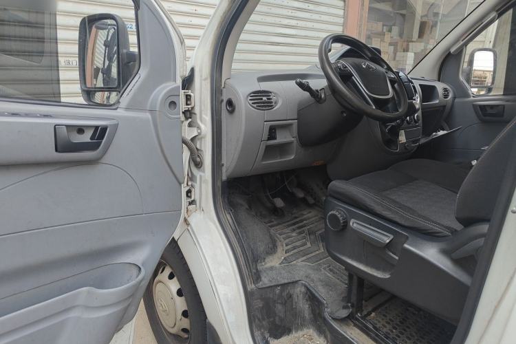 Used SAIC MAXUS Xintu V80 2021 2.0T Manual Classic Aoyuntong Long Wheelbase Mid-Roof 6/7/8/9-Seater Driver Seat