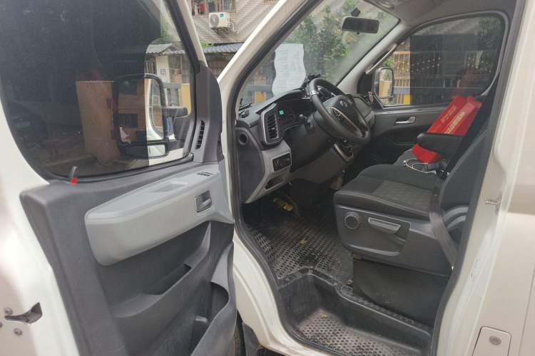 Used SAIC MAXUS Xintu V80 2021 2.0T AMT Classic Aoyuntong 127 PS Mid-axle Mid-roof 6/7/8/9-Seater Driver Seat