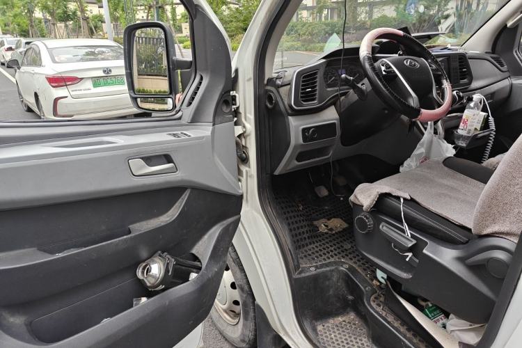 Used SAIC MAXUS Xintu V80 2021 2.0T Manual Classic Aoyuntong 127 PS Mid-axle Mid-roof 6/7/8/9-Seater Driver Seat