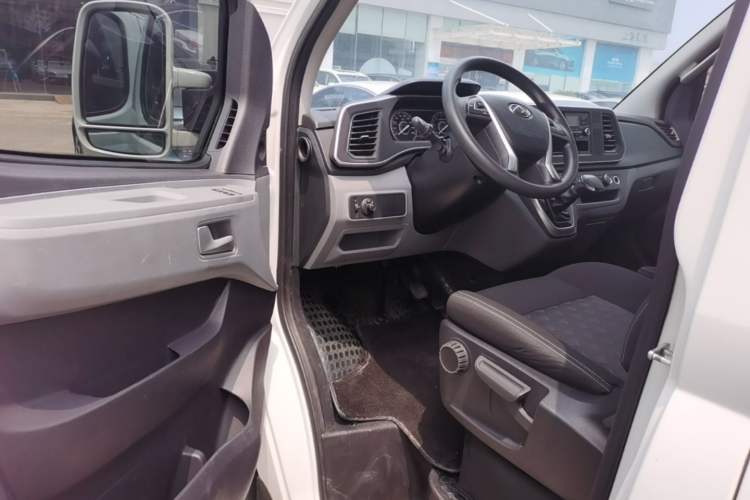Used SAIC MAXUS Xintu V80 2021 2.0T PLUS AMT City Edition Short Wheelbase Ultra-Low Roof 5/6-Seater Driver Seat