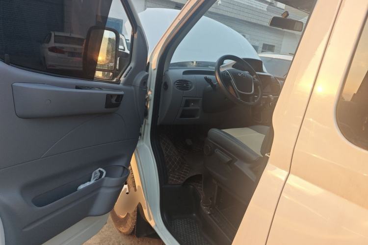 Used SAIC MAXUS Xintu V80 2021 2.0T Manual Classic Aoyuntong Long Wheelbase Mid-Roof 6/7/8/9-Seater Driver Seat