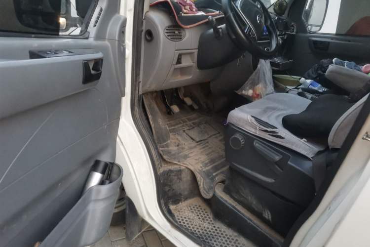 Used SAIC MAXUS Xintu V80 2021 2.0T Manual Classic Aoyuntong Long Wheelbase Mid-Roof 6/7/8/9-Seater Driver Seat