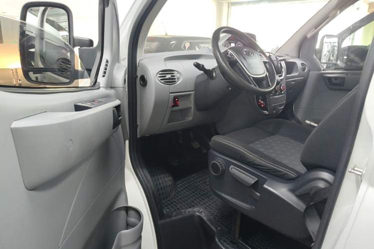Used SAIC MAXUS Xintu V80 2021 2.0T PLUS AMT City Edition Short Wheelbase Ultra-Low Roof 5/6-Seater Driver Seat