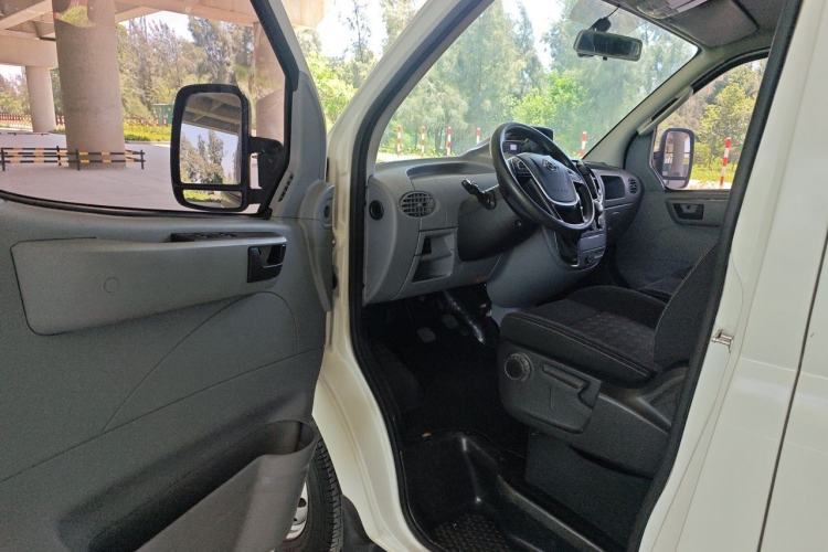 Used SAIC MAXUS Xintu V80 2021 2.0T Manual Classic Aoyuntong Short Wheelbase Ultra-Low Roof 5/6-Seater Driver Seat