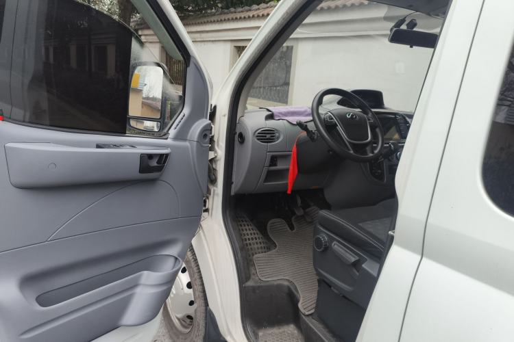 Used SAIC MAXUS Xintu V80 2021 2.0T AMT Classic Aoyuntong Short Wheelbase Ultra-Low Roof 5/6-Seater Driver Seat