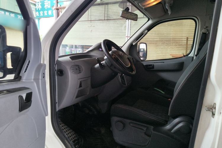 Used SAIC MAXUS Xintu V80 2021 2.0T AMT Classic Aoyuntong Long Wheelbase Mid-Roof 6/7/8/9-Seater Driver Seat