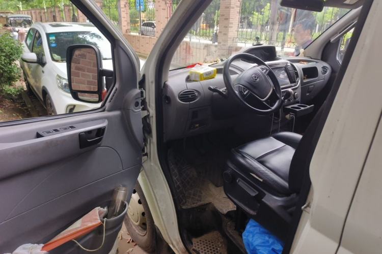 Used SAIC MAXUS Xintu V80 2021 2.0T Manual Classic Aoyuntong Long Wheelbase Mid-Roof 6/7/8/9-Seater Driver Seat