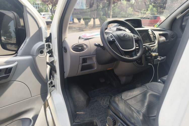 Used SAIC MAXUS Xintu V80 2021 2.0T AMT Classic Aoyuntong Long Wheelbase Mid-Roof 6/7/8/9-Seater Driver Seat