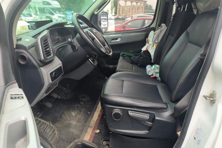 Used SAIC MAXUS Xintu V80 2021 2.0T Manual Classic Aoyuntong 127 PS Mid-axle Mid-roof 6/7/8/9-Seater Driver Seat