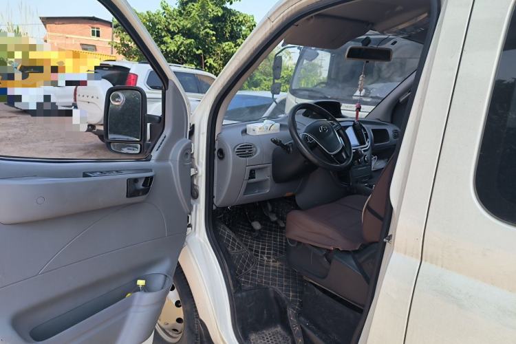 Used SAIC MAXUS Xintu V80 2021 2.0T Manual Classic Aoyuntong Short Wheelbase Ultra-Low Roof 5/6-Seater Driver Seat