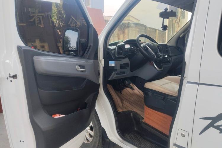 Used SAIC MAXUS Xintu V80 2021 2.0T PLUS AMT Aoyuntong Short-Wheelbase Mid-Roof 5/6-Seater Driver Seat