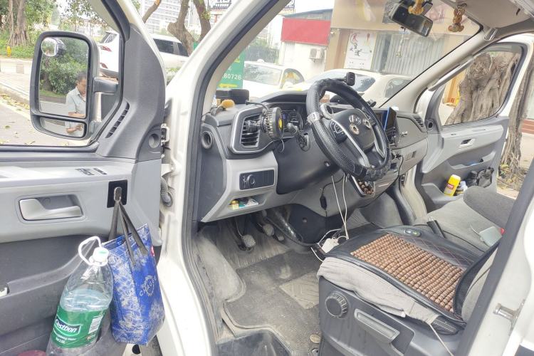 Used SAIC MAXUS Xintu V80 2021 2.0T Manual Classic Aoyuntong 127 PS Mid-axle Mid-roof 6/7/8/9-Seater Driver Seat