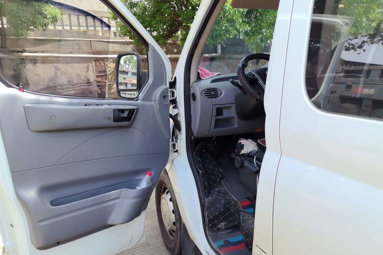 Used SAIC MAXUS Xintu V80 2021 2.0T City Distribution King 10th Anniversary Edition Driver Seat