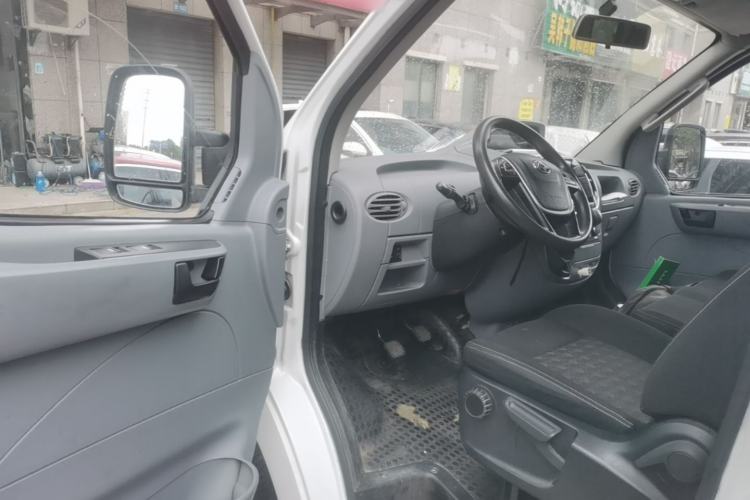 Used SAIC MAXUS Xintu V80 2021 2.0T Manual Classic Aoyuntong Short Wheelbase Mid-Roof 5/6-Seater Driver Seat