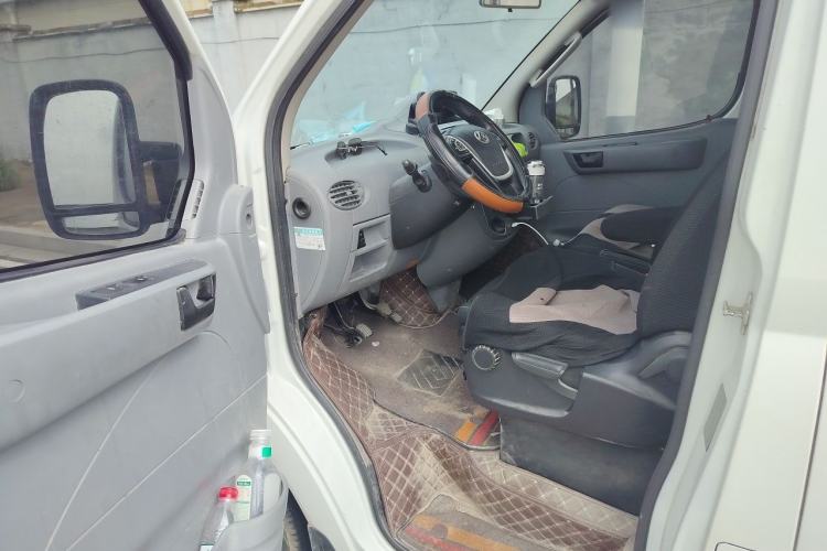 Used SAIC MAXUS Xintu V80 2021 2.0T Manual Classic Aoyuntong Short Wheelbase Ultra-Low Roof 5/6-Seater Driver Seat