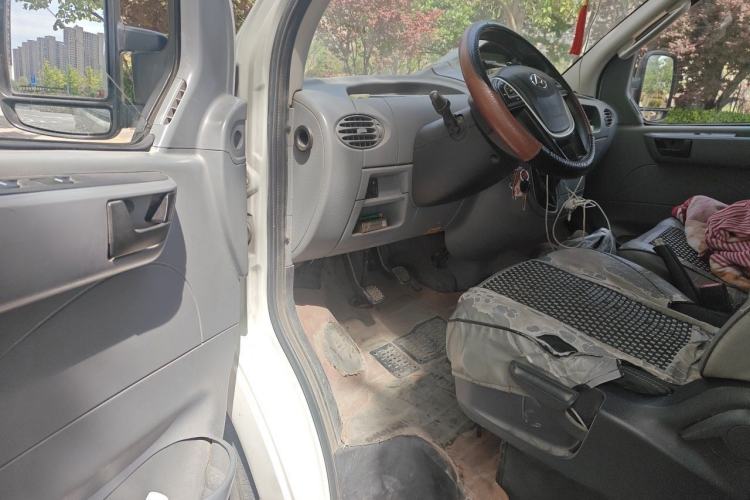 Used SAIC MAXUS Xintu V80 2021 2.0T Manual Classic Aoyuntong Long Wheelbase Mid-Roof 6/7/8/9-Seater Driver Seat