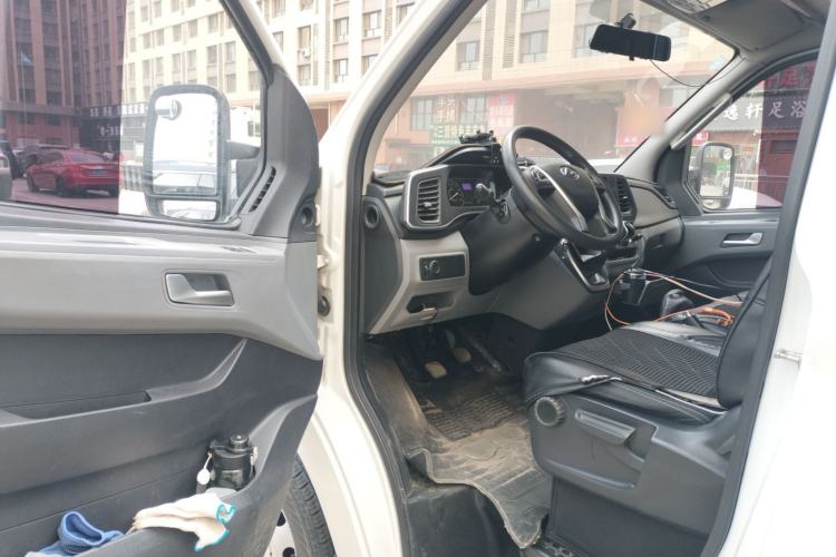 Used SAIC MAXUS Xintu V80 2021 2.0T Manual Classic Aoyuntong 127 PS Mid-axle Mid-roof 6/7/8/9-Seater Driver Seat