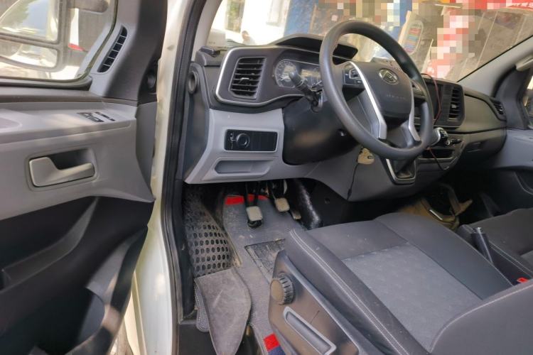 Used SAIC MAXUS Xintu V80 2021 2.0T Manual Classic Aoyuntong 127 PS Mid-axle Mid-roof 6/7/8/9-Seater Driver Seat