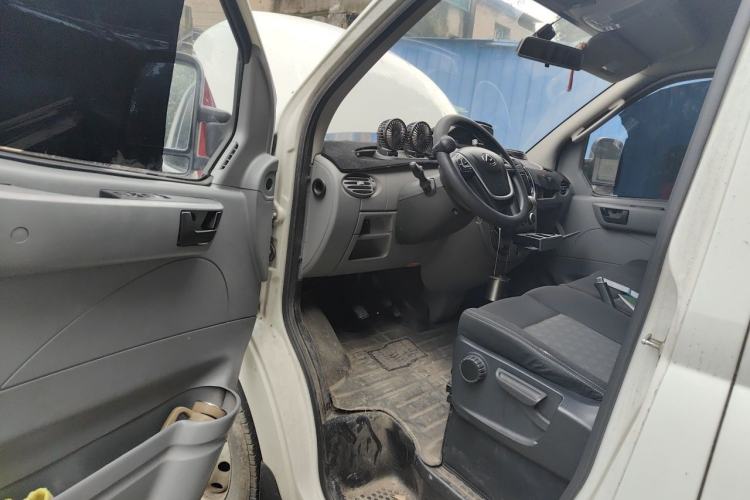 Used SAIC MAXUS Xintu V80 2021 2.0T Manual Classic Aoyuntong Long Wheelbase Mid-Roof 6/7/8/9-Seater Driver Seat
